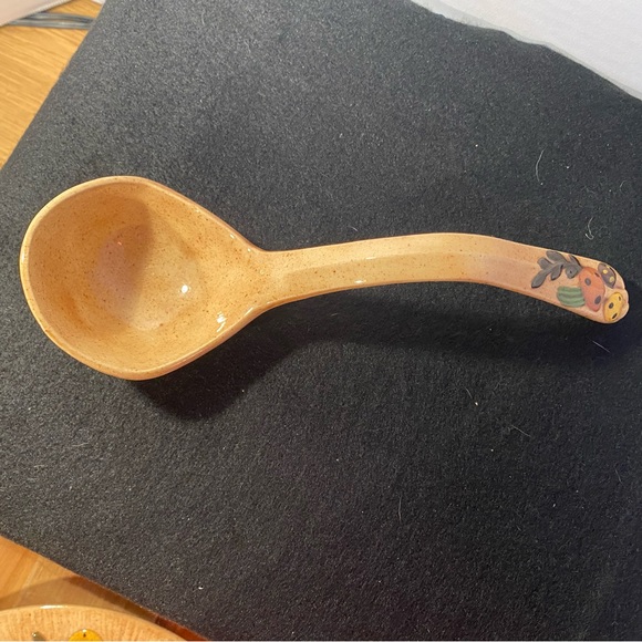 Vintage Handmade Ceramic Arnel’s Mushroom Soup Tureen with Lid, Ladle, and plate - Picture 12 of 16